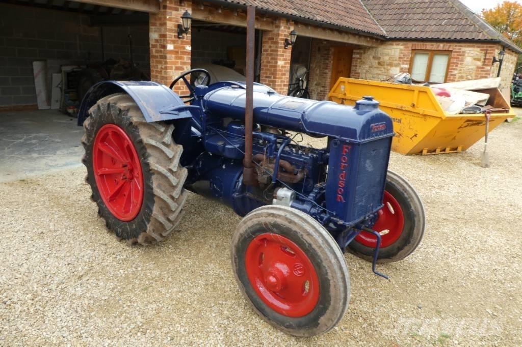  standard fordson トラクター