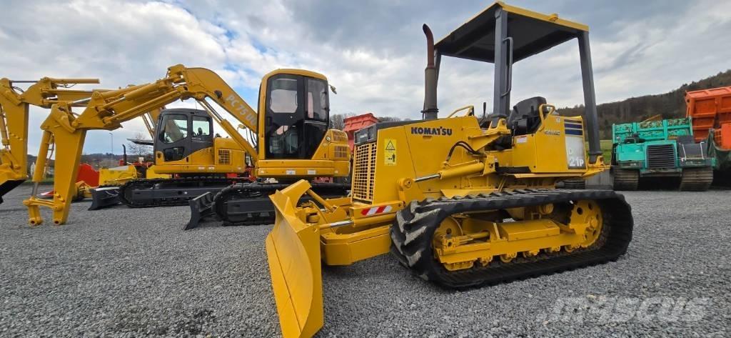 Komatsu D 21 P-8 ブルドーザー