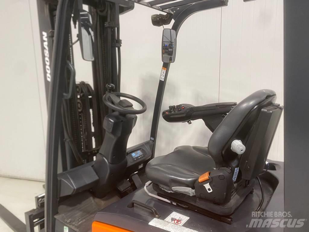 Doosan B18X-7 バッテリーフォークリフト
