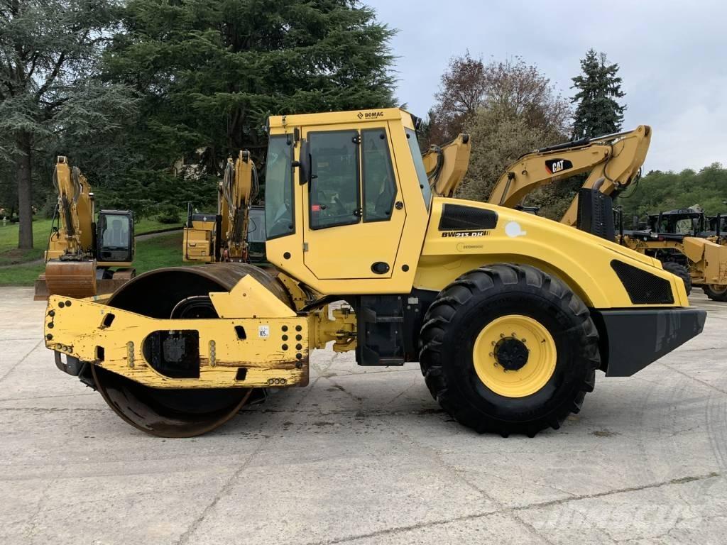 Bomag BW 213 D H-4 i ソイルコンパクター