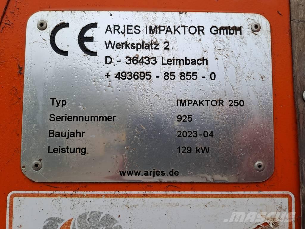 Arjes Impaktor 250 自走式クラッシャー