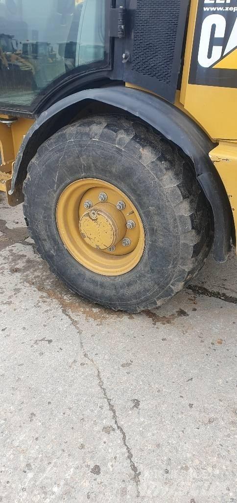 CAT 906M ホイールローダー・タイヤショベル