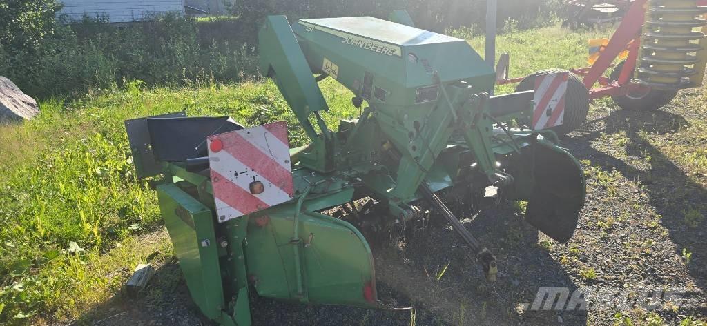 John Deere 131 モアーコンディショナー