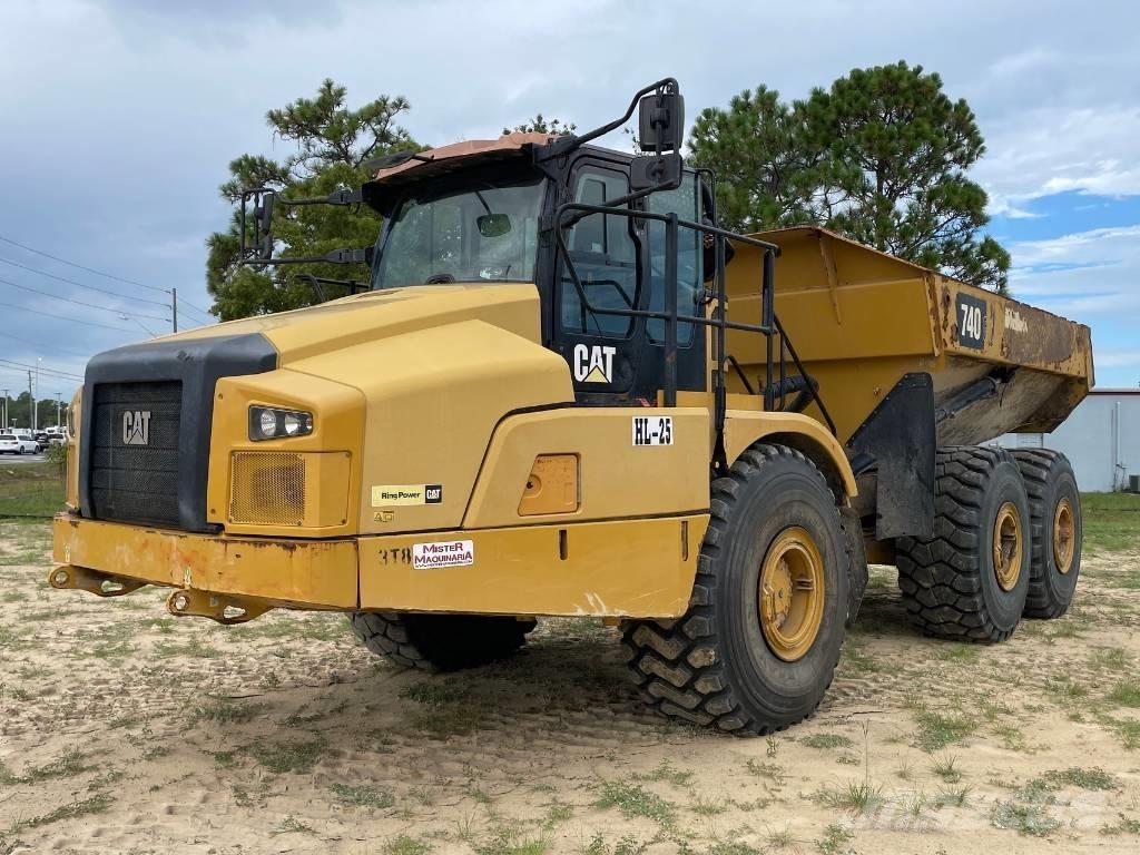 CAT 740 GC アーティキュレート式ダンプトラック