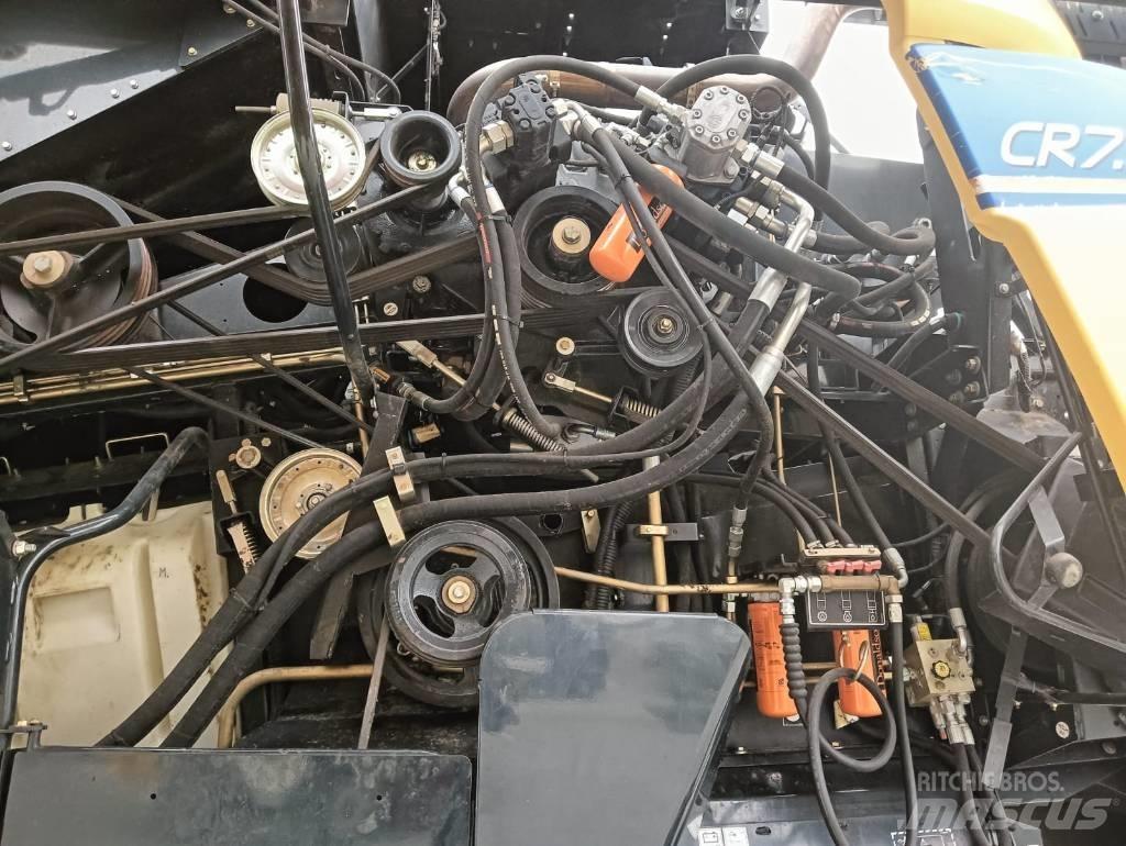 New Holland CR 7.90 コンバイン