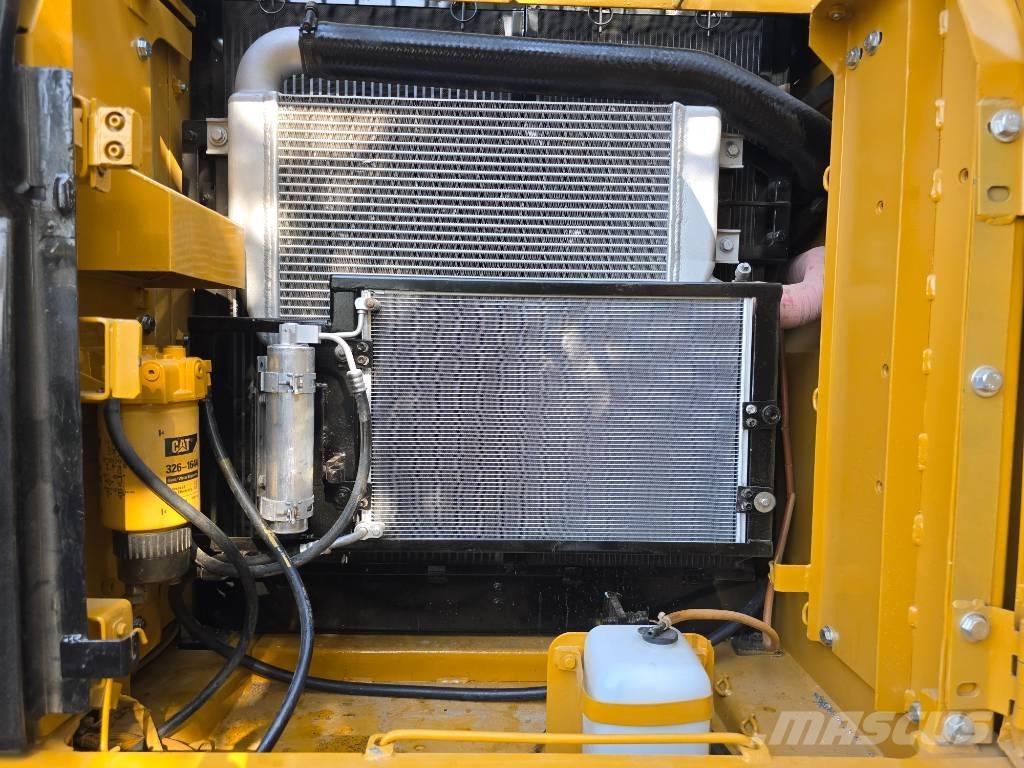 CAT 320D2 大型油圧ショベル12t以上（パワーショベル・ユンボ）