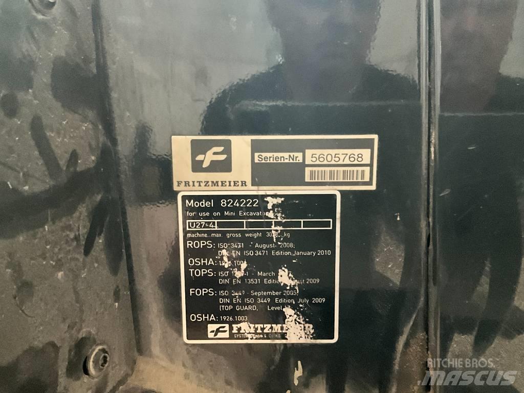 Kubota U 27-4 キャビン及び内装