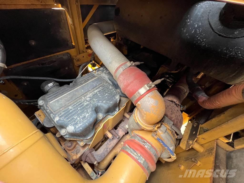 CAT 824H タイヤ式ブルドーザ