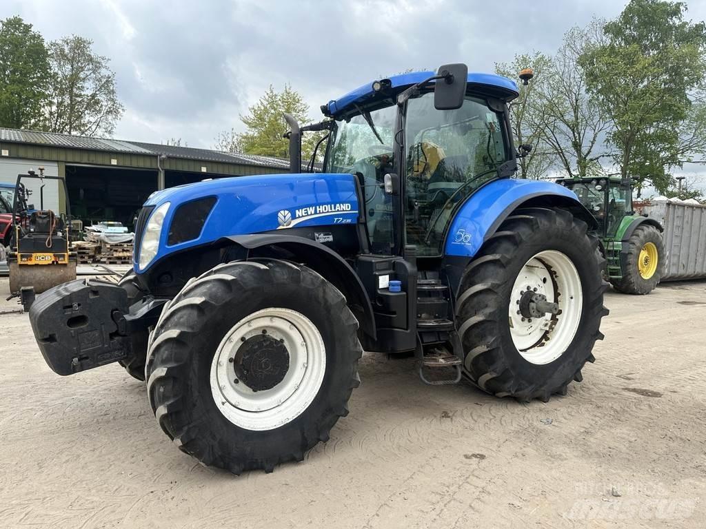 New Holland T7.235 トラクター