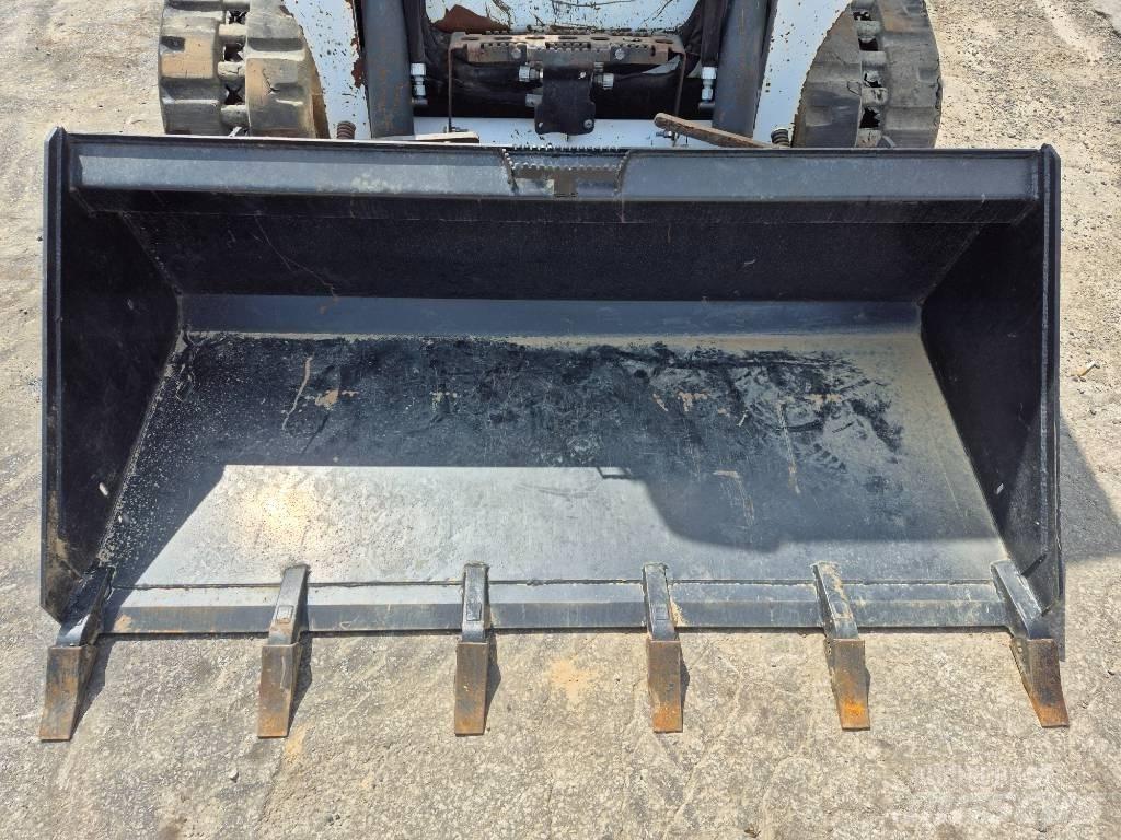 Bobcat T 590 スキッドステアローダー
