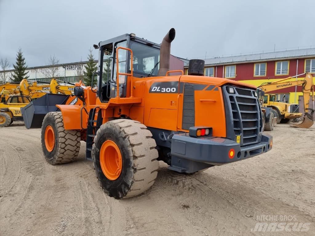 Doosan DL 300-3 ホイールローダー・タイヤショベル