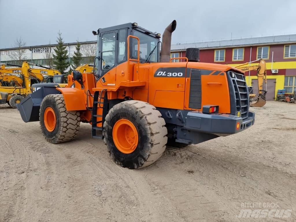 Doosan DL 300-3 ホイールローダー・タイヤショベル