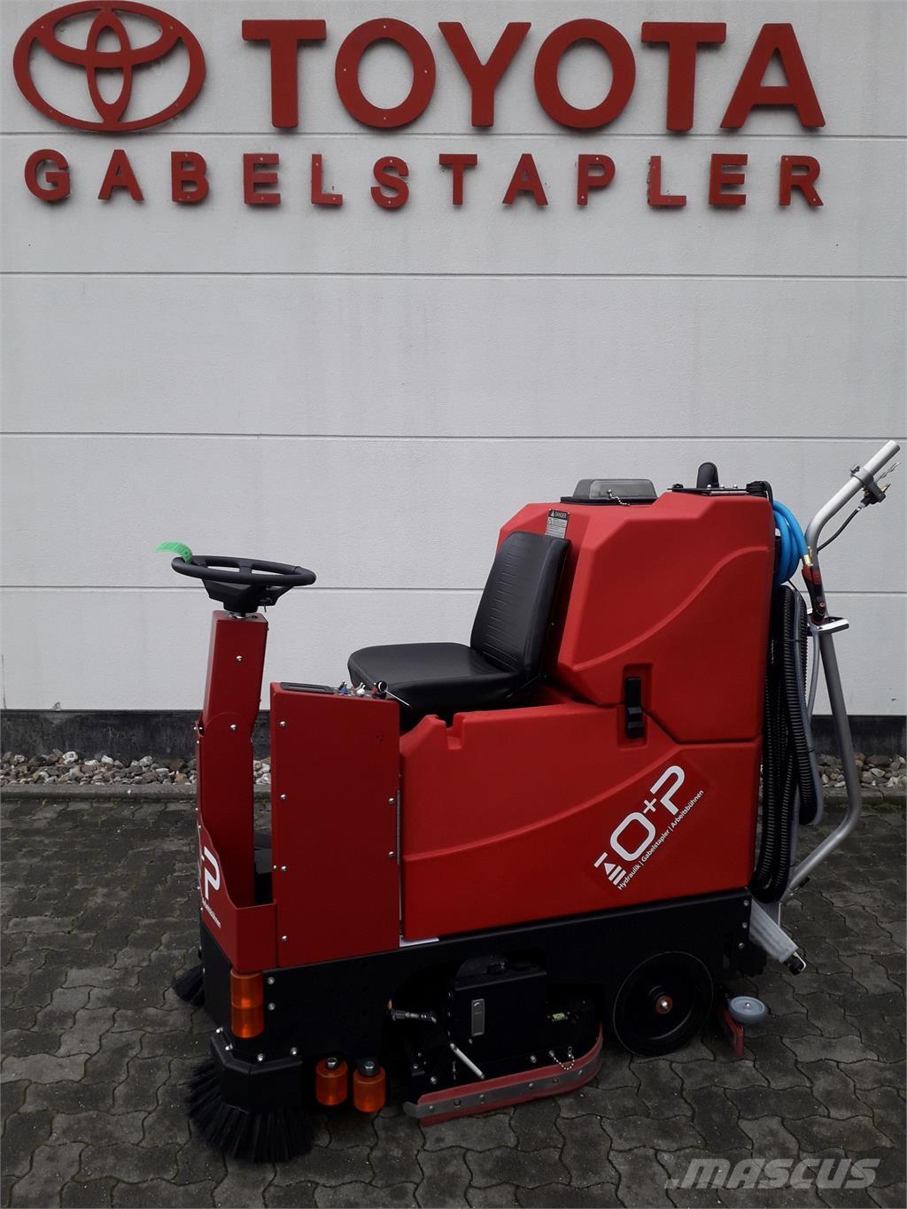 Factory Cat GTX-HD 街路清掃車