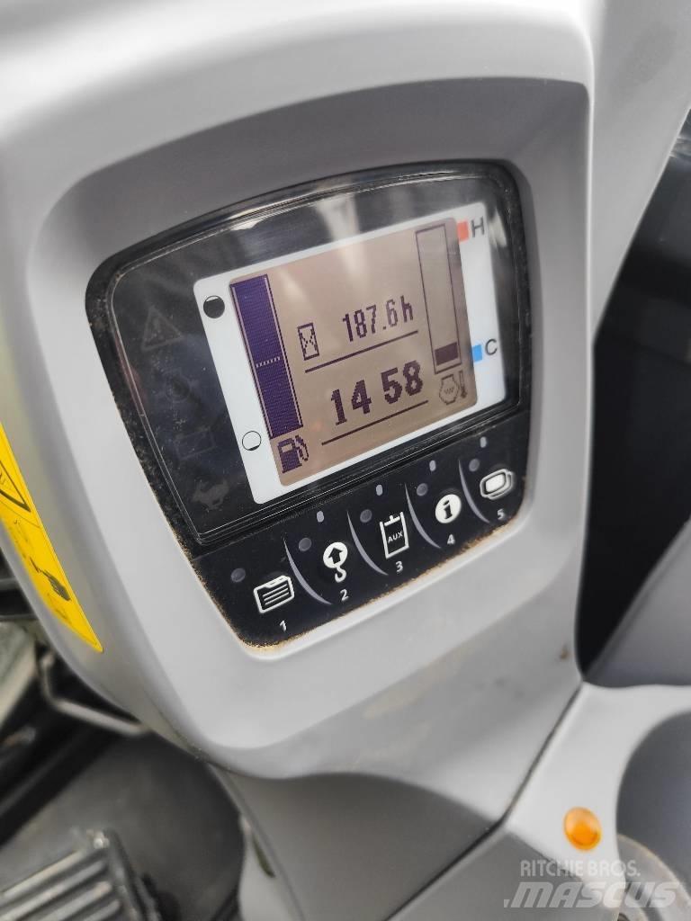 Kubota KX 042-4 ミニ油圧ショベル 7t以下（ミニユンボ・ミニディガー）