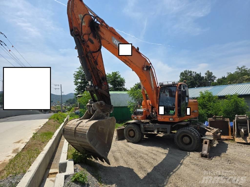 Doosan DX 210 W ホイール式油圧ショベル（パワーショベル・ユンボ・バックホー）