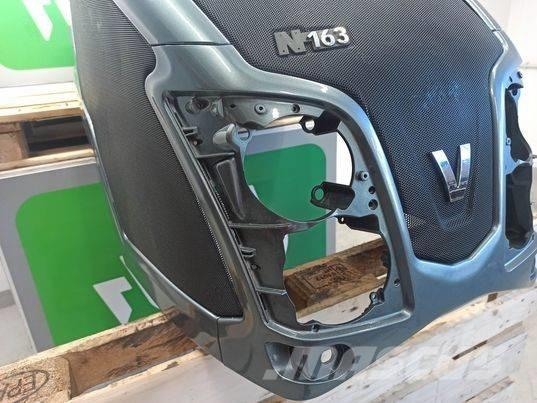 Valtra N 163 hood キャビン及び内装