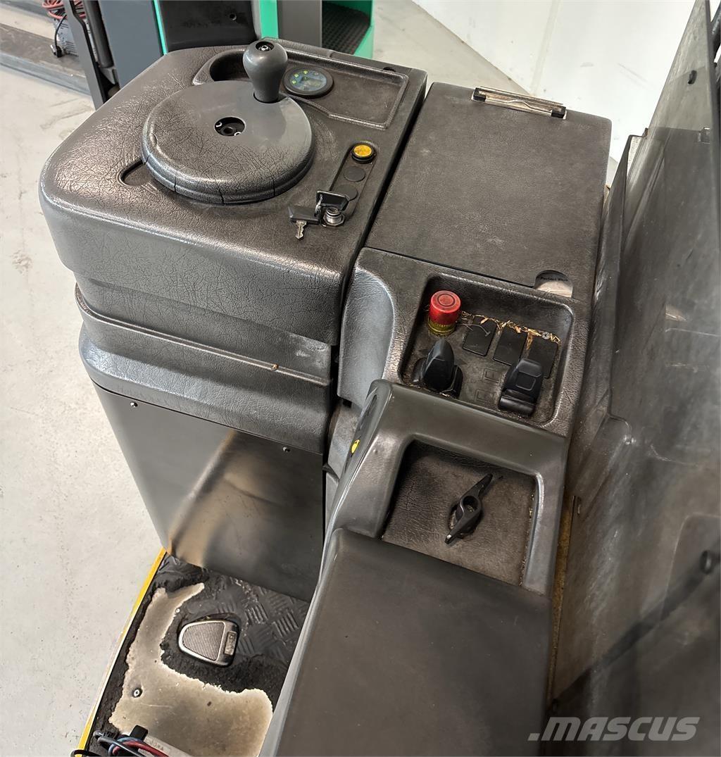 Atlet A160 自走式スタッカー