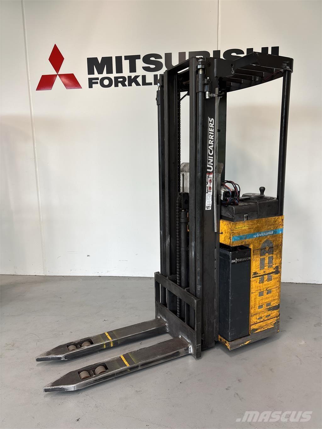 Atlet A160 自走式スタッカー