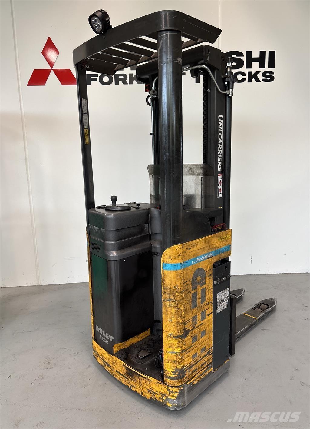 Atlet A160 自走式スタッカー