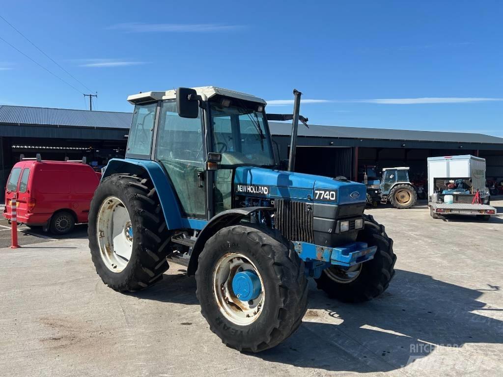 New Holland 7740 トラクター