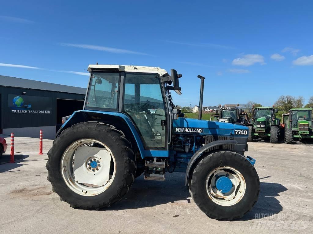 New Holland 7740 トラクター