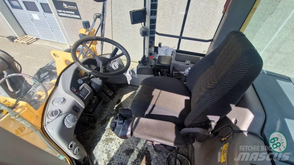 Volvo L 120 F ホイールローダー・タイヤショベル