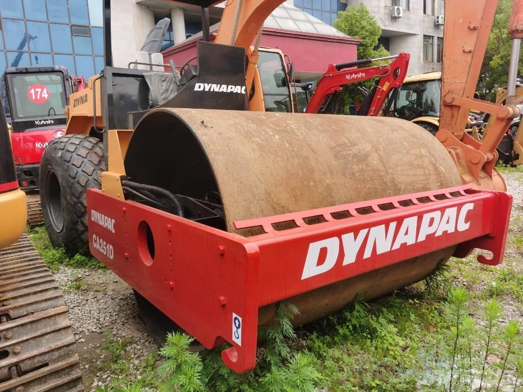 Dynapac CA 251 D 振動ローラ