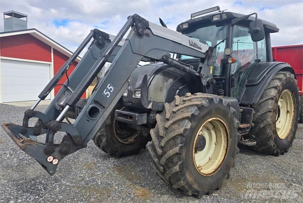 Valtra N141 HiTech トラクター