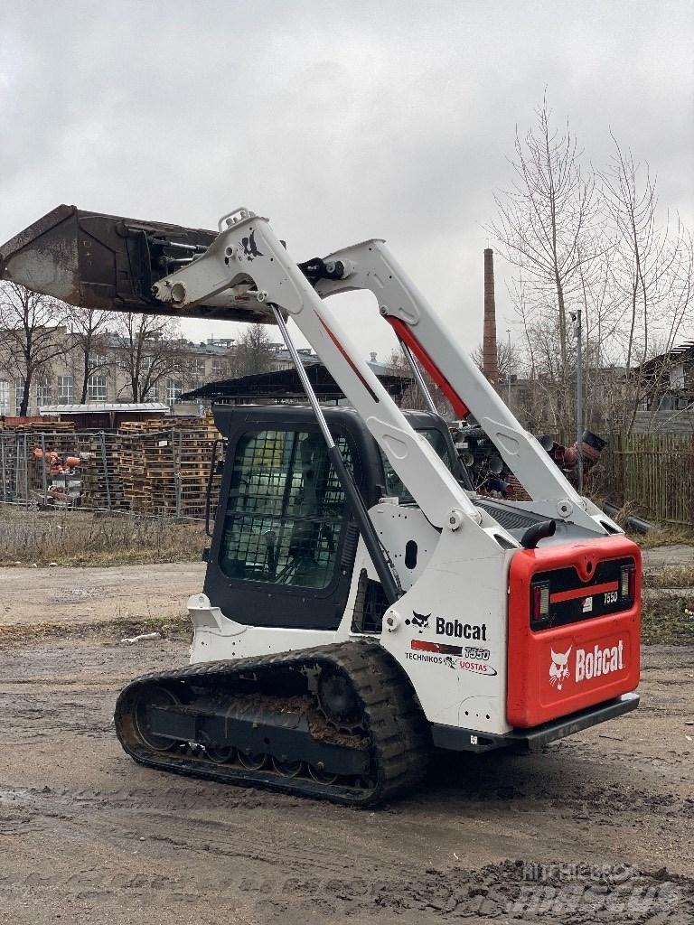 Bobcat T550 スキッドステアローダー