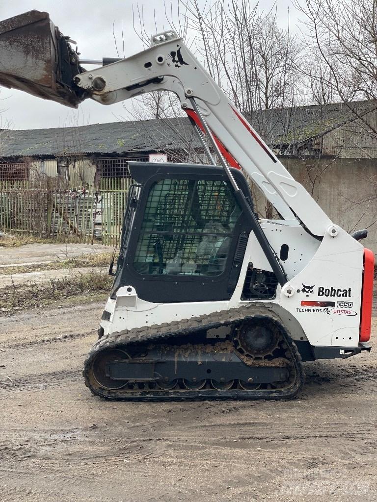 Bobcat T550 スキッドステアローダー