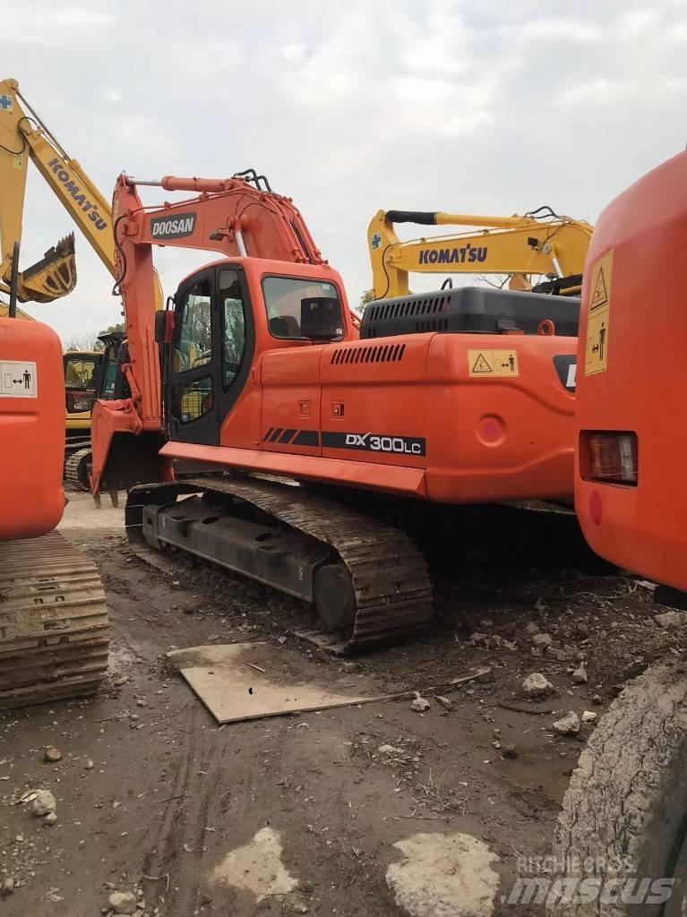 Doosan dx300 大型油圧ショベル12t以上（パワーショベル・ユンボ）