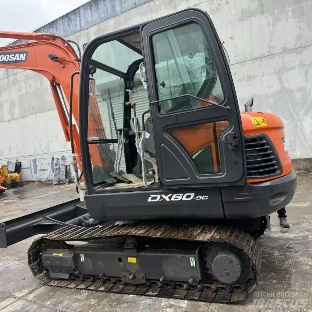 Doosan DX 60-9 C ミニ油圧ショベル 7t以下（ミニユンボ・ミニディガー）