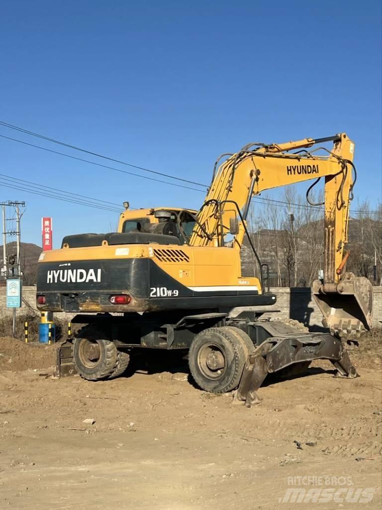 Hyundai R210W-9 ホイール式油圧ショベル（パワーショベル・ユンボ・バックホー）