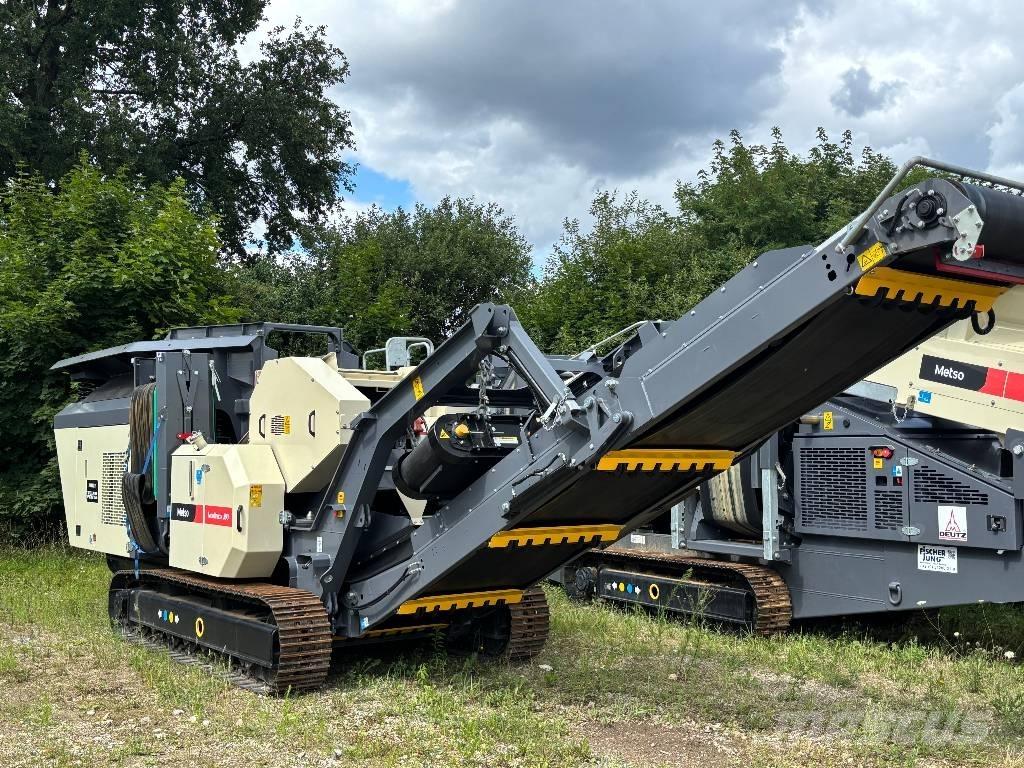 Metso J90 自走式クラッシャー