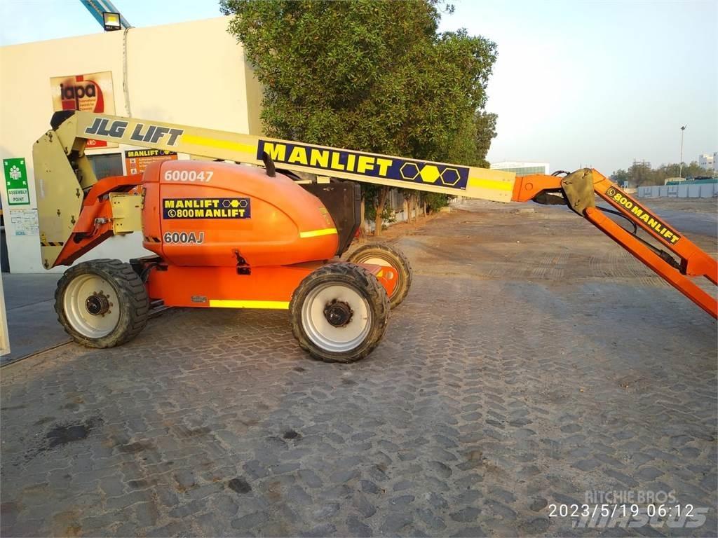 JLG 600AJ ブームリフト　屈伸型