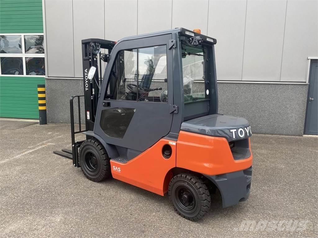 Toyota 52-8FDF25 ディーゼル・軽油
