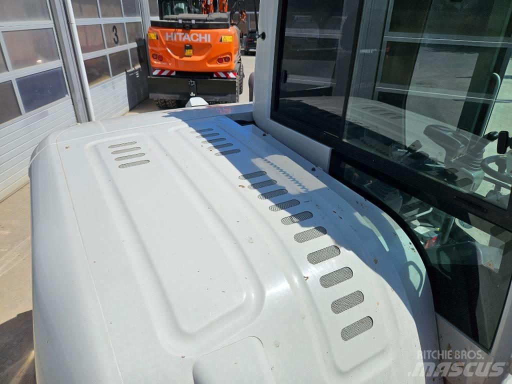 Takeuchi TB295W ホイール式油圧ショベル（パワーショベル・ユンボ・バックホー）