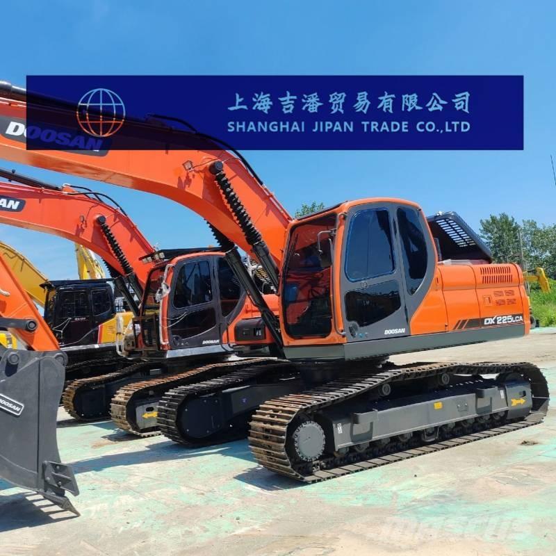 Doosan DX 225 大型油圧ショベル12t以上（パワーショベル・ユンボ）