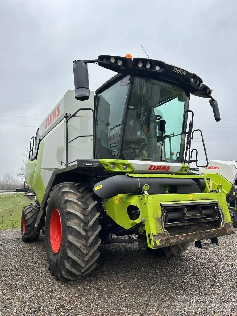 CLAAS Trion 530 コンバイン