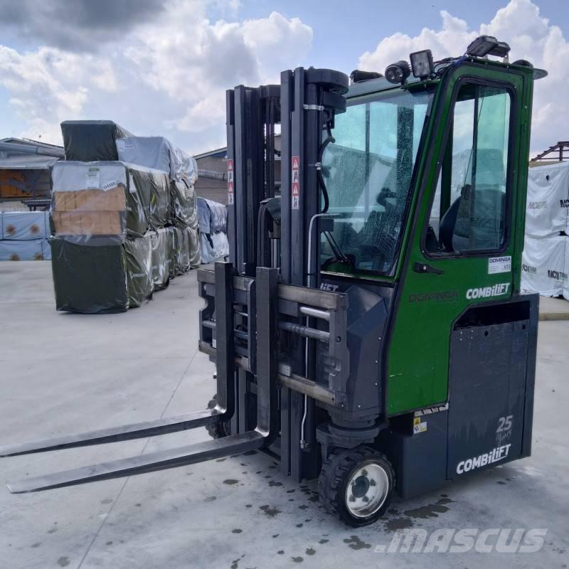Combilift CBE 2500 全方向リーチ型フォークリフト