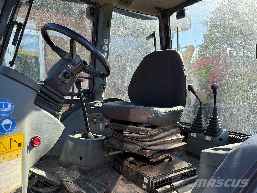 New Holland NH 95 バックホーローダー