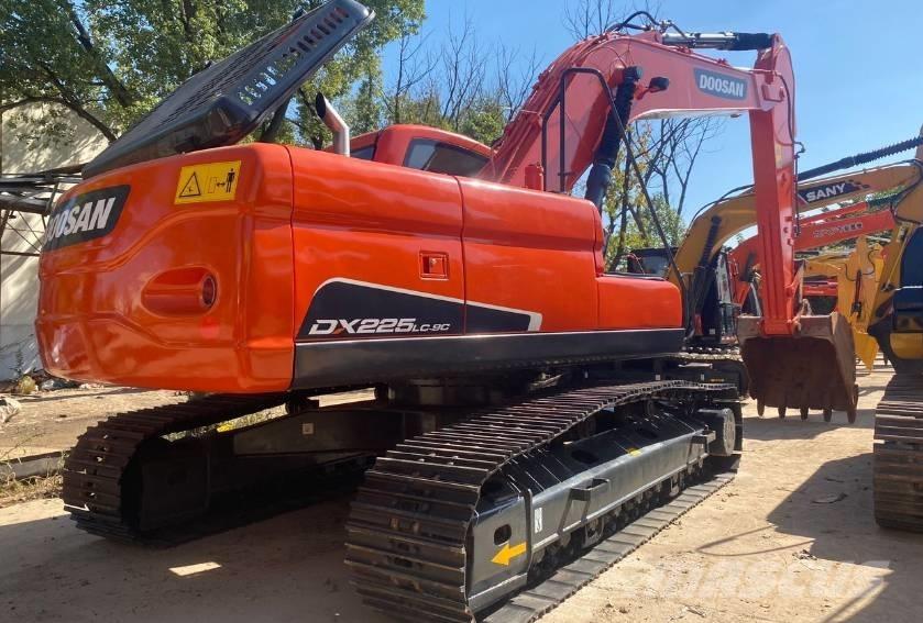 Doosan DX225 大型油圧ショベル12t以上（パワーショベル・ユンボ）