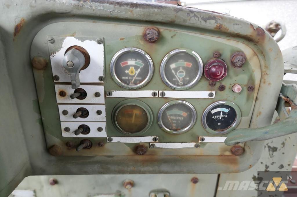 CAT D7F Ex-army ブルドーザー