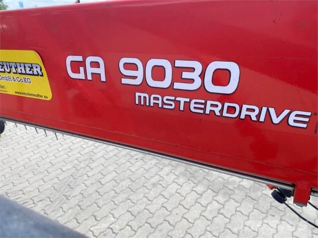 Kuhn GA 9030 ウィンドローア/レーキ