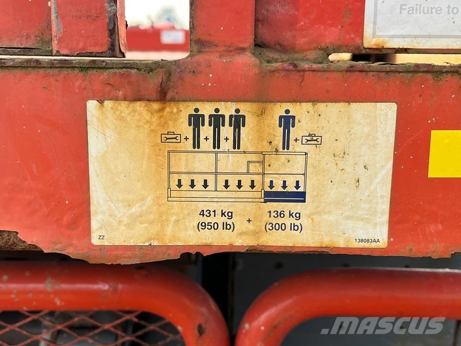 SkyJack SJ6826RT シザースリフト