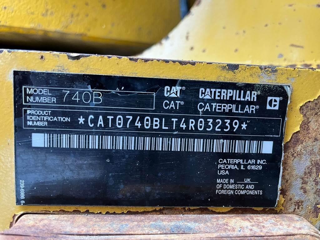 CAT 740B アーティキュレート式ダンプトラック