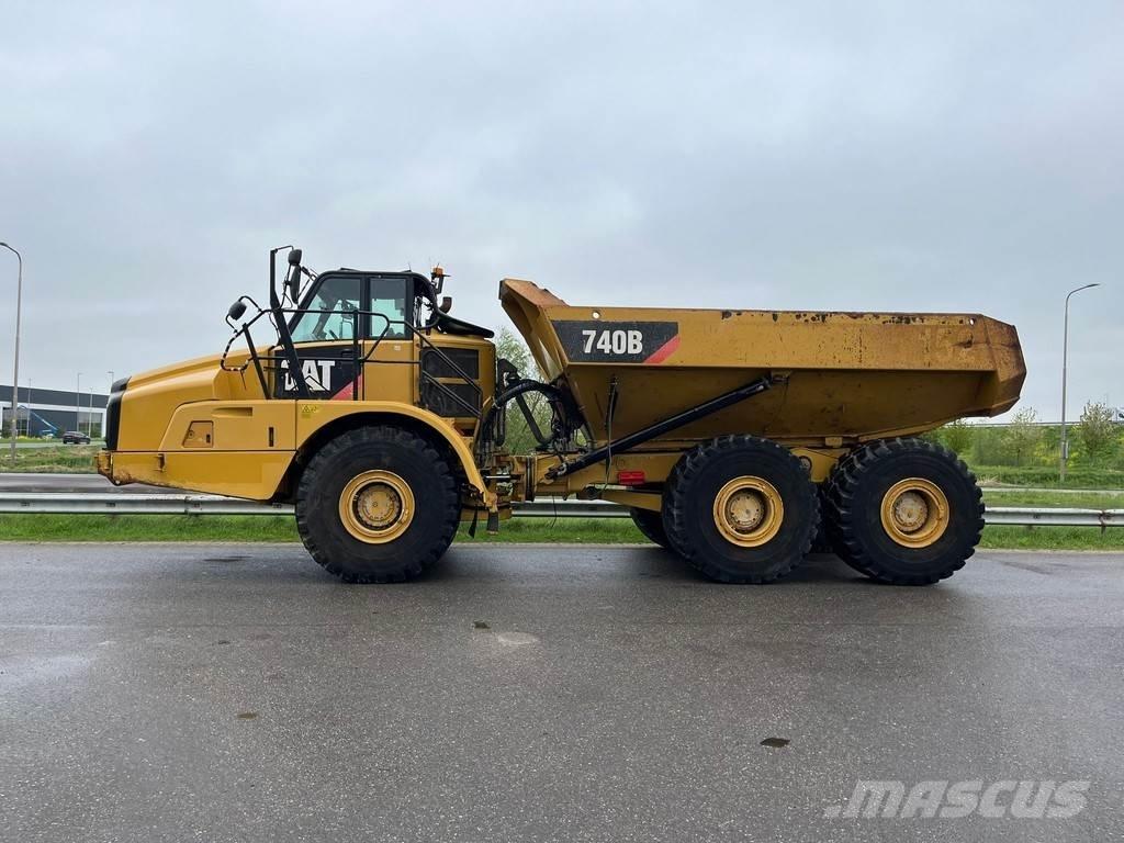 CAT 740B アーティキュレート式ダンプトラック