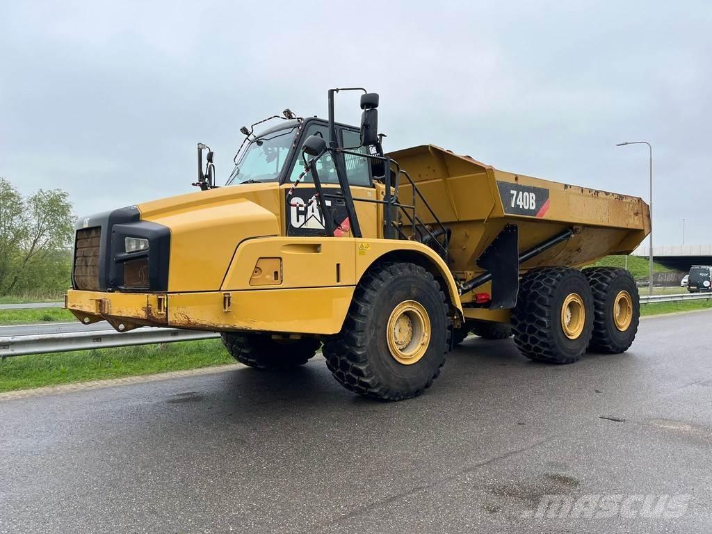 CAT 740B アーティキュレート式ダンプトラック