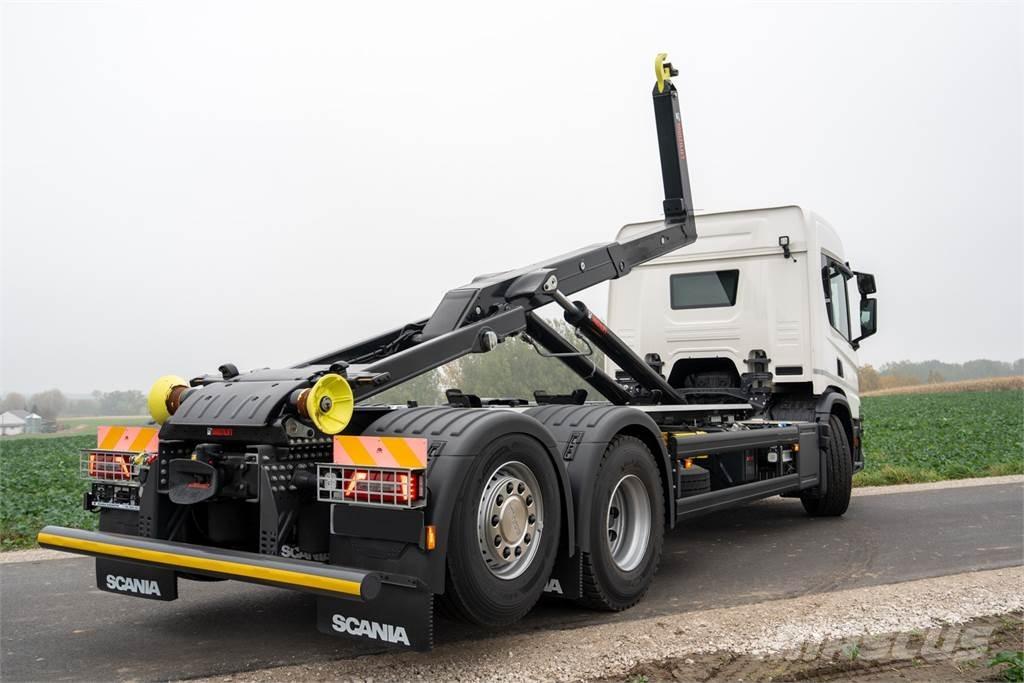 Scania P420 6X2 アームロール