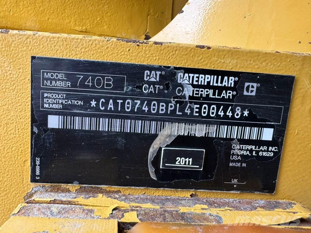 CAT 740B アーティキュレート式ダンプトラック